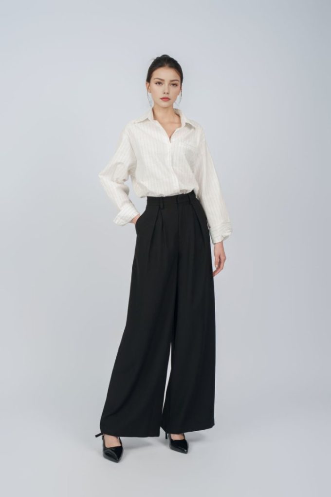 PINGOH  PANTALONE WIDE LEG NERO   Libertà di movimento, minimalismo e funzionalità.